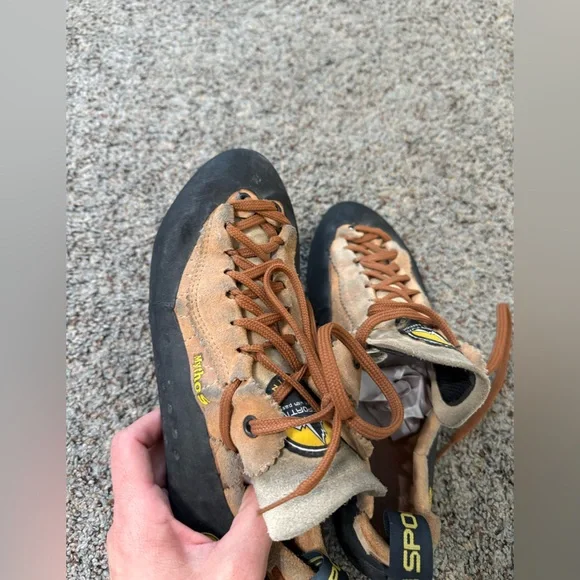 La Sportiva MythosClimbing Shoes 41